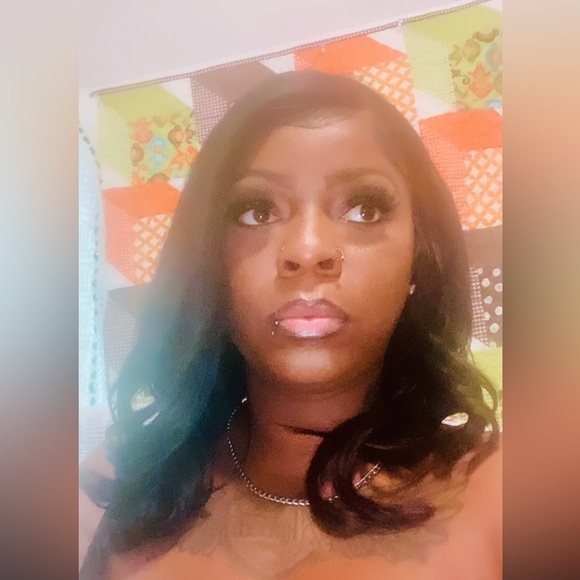 Meet the Posher Other - Meet your Posher, Dominique